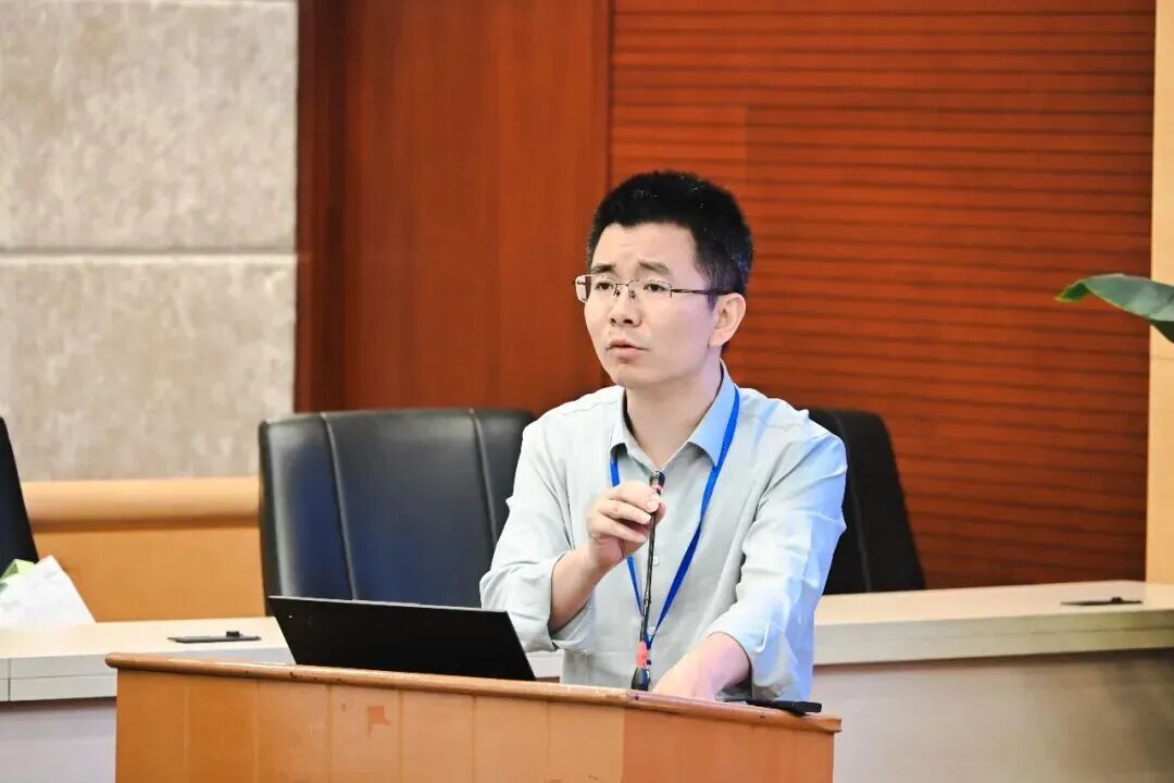 李巍.jpg 李巍.jpg